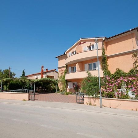 Apartments Miriam Premantura Exterior photo