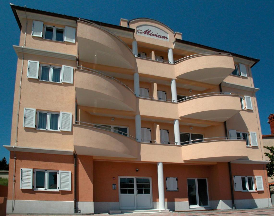 Apartments Miriam Premantura Exterior photo
