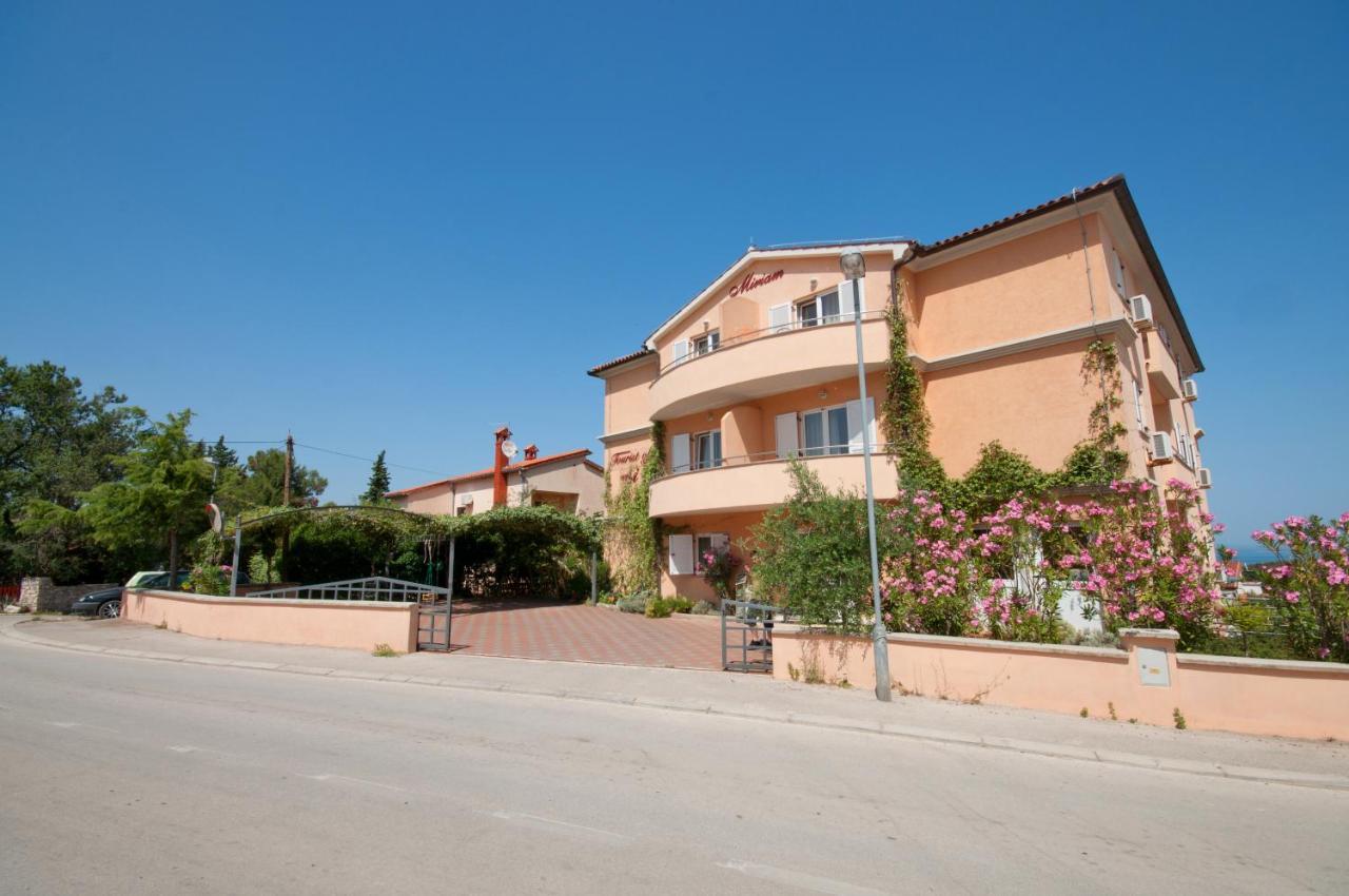 Apartments Miriam Premantura Exterior photo